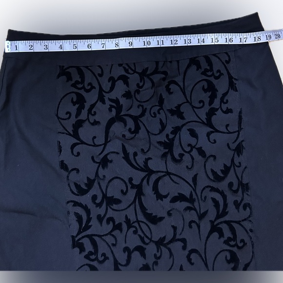 Penningtons Savvy Fit Black Stretch Pencil Skirt. Burnout velvet panel. Size 18 - Picture 3 of 10